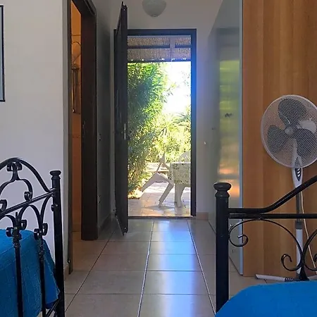 Garden Bed and Breakfast 3*